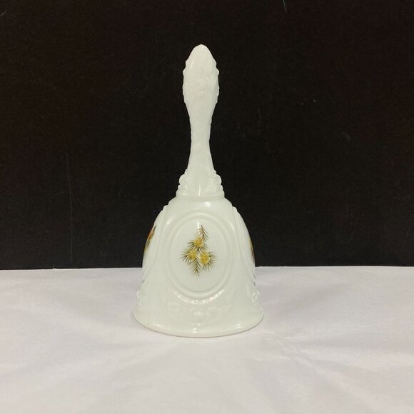 Vintage Fenton Cardinals in Winter Hand Bell Signed - Picture 4 of 8